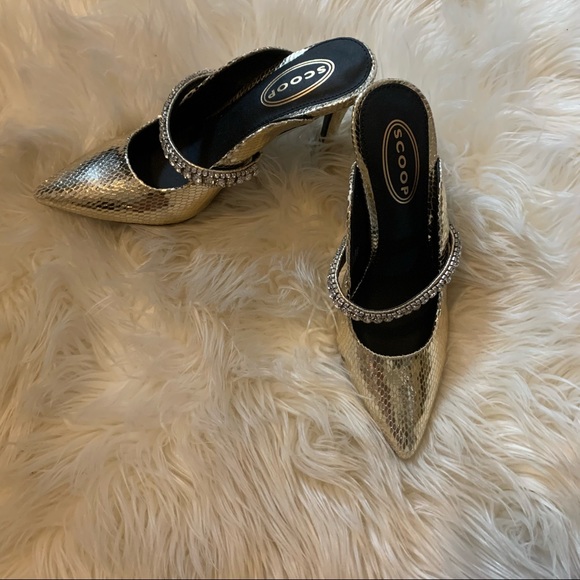 Gold and rhinestone pointy toe heels - Picture 5 of 6